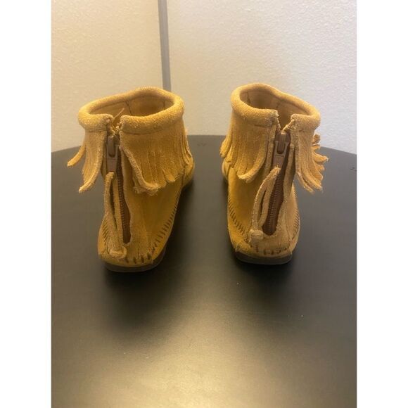 Minnetonka | Back Zip Hardsole Boot | 9.5 - Picture 5 of 7